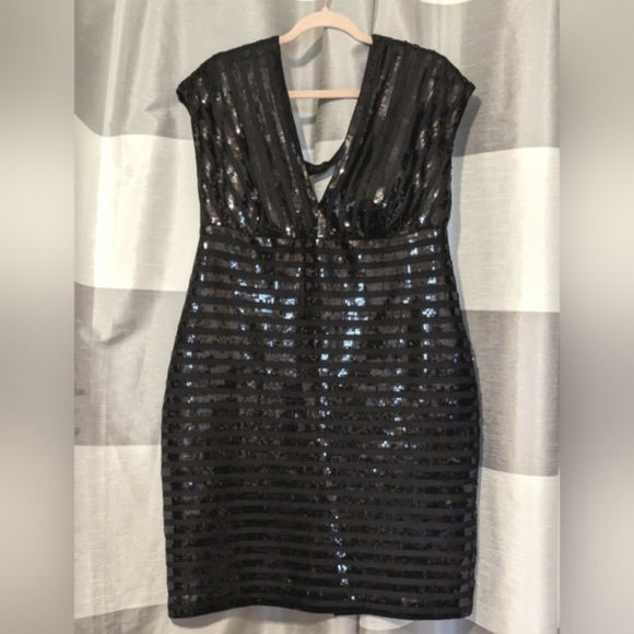 Nicole Miller Stripped Sequined Midi Dress. Size: 14 - Picture 8 of 8